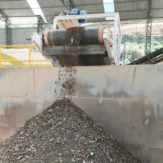 南靖陳腐垃圾篩分現場